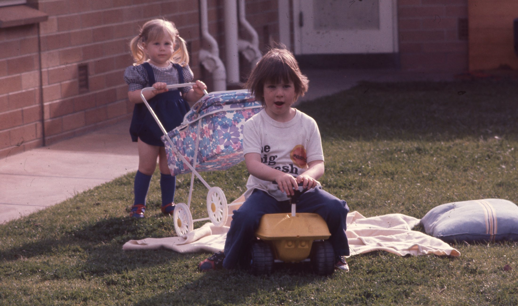 1970-80 - KC - Child In Yard (3)