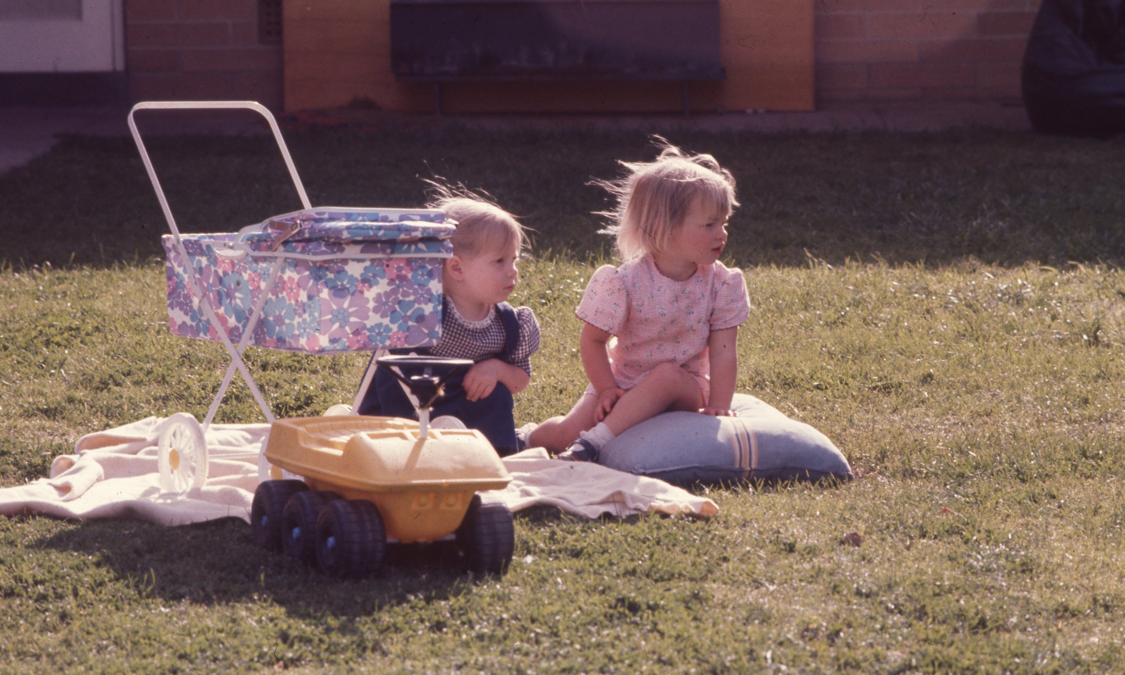 1970-80 - KC - Child In Yard (4)