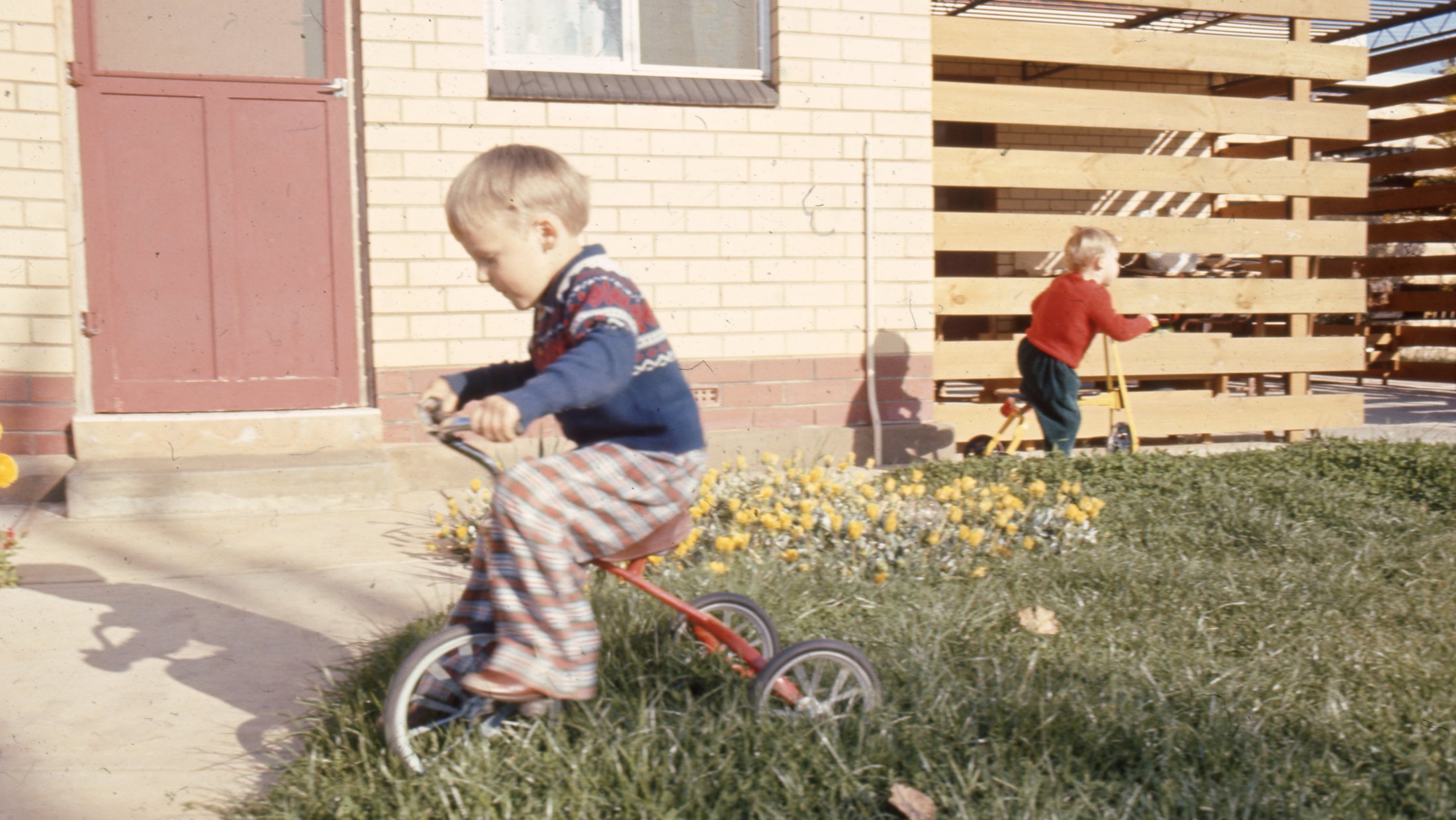 1970-80 - KC - Child In Yard (6)