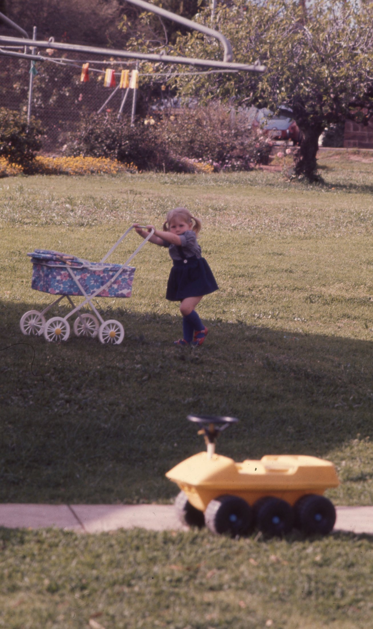 1970-80 - KC - Child In Yard (8)