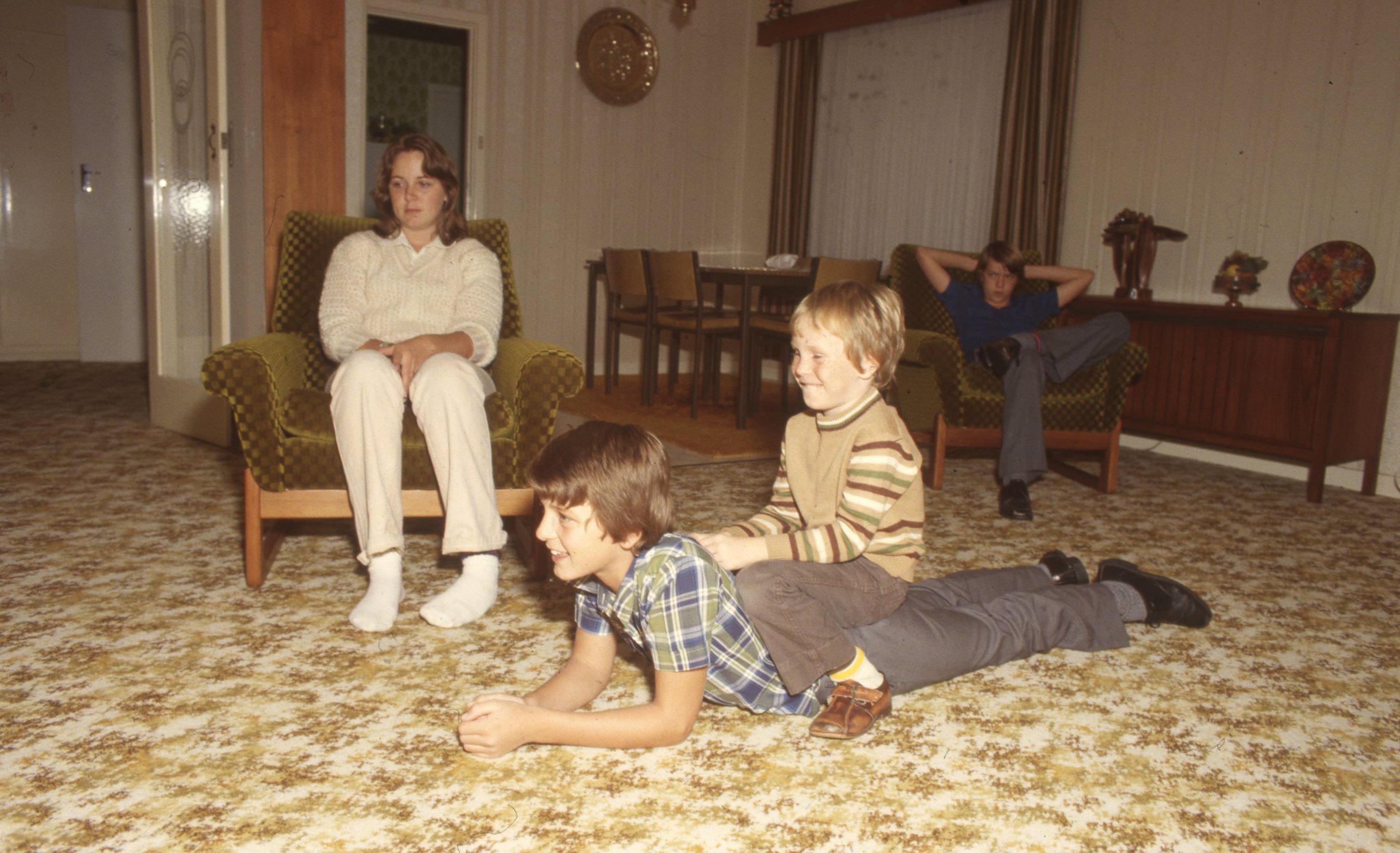 1970-80 - KC - Children In Lounge