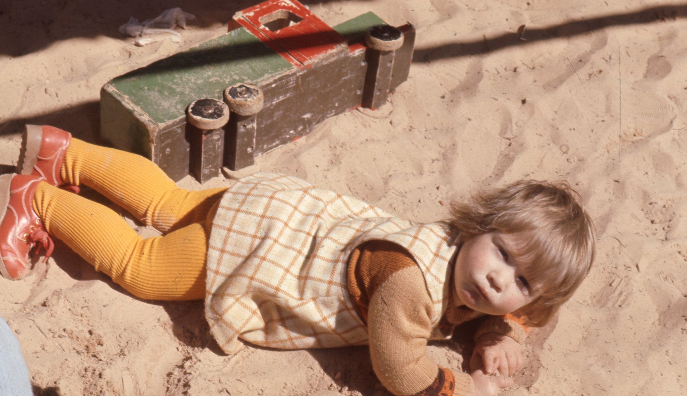 1970-80 - KC - Children In Sandpit (2)
