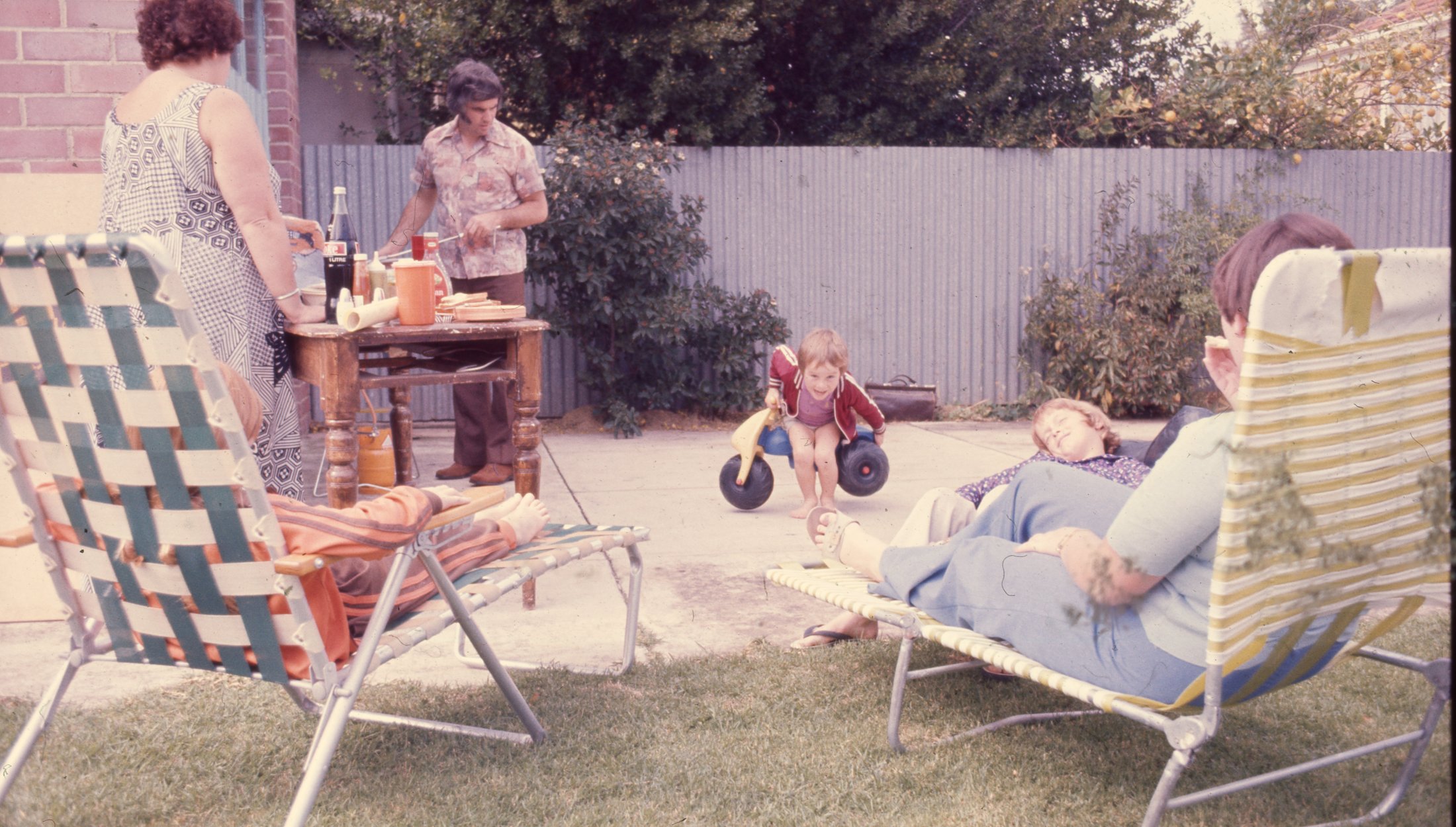 1970-80 - KC - Children In Yard (2)