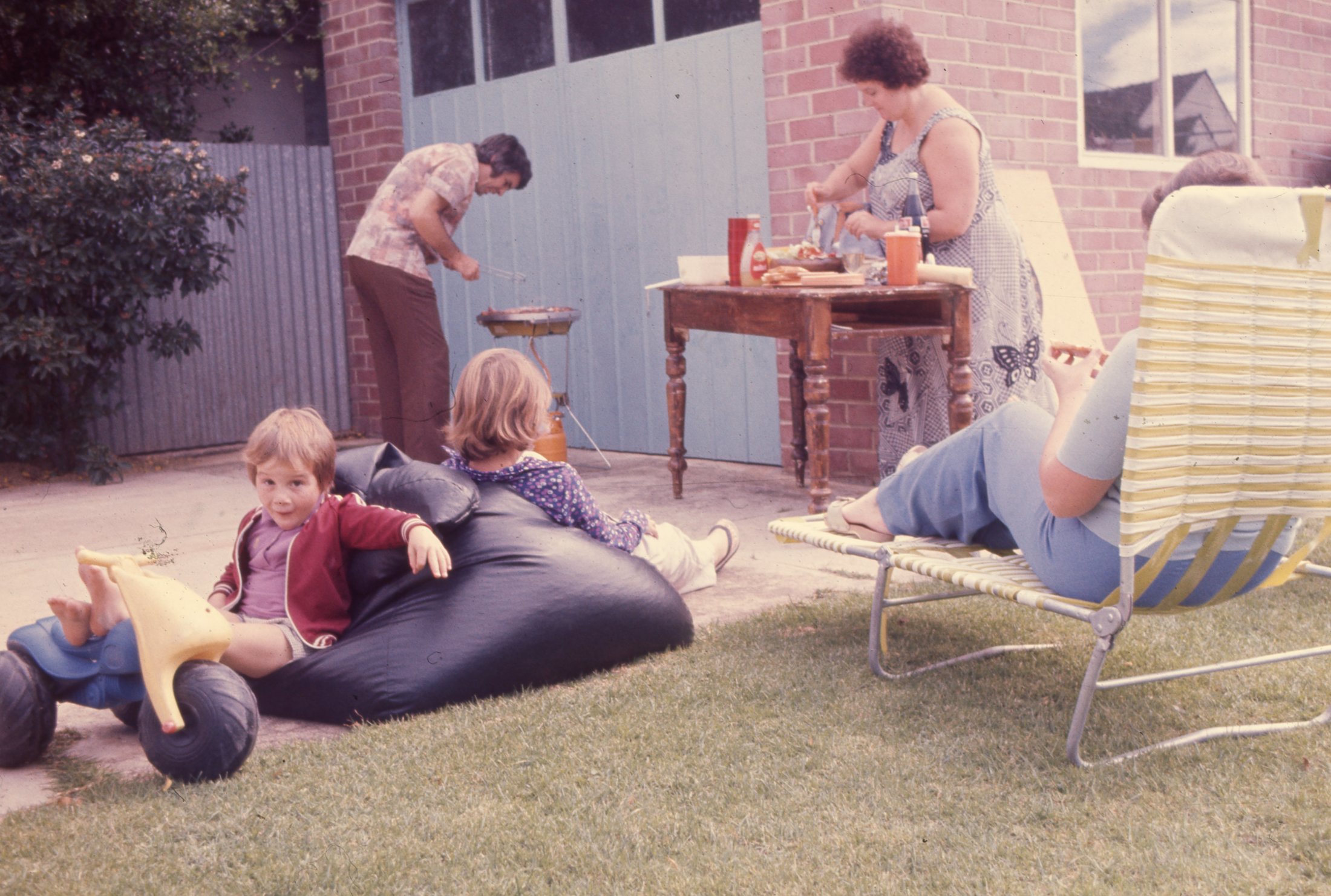 1970-80 - KC - Children In Yard (4)
