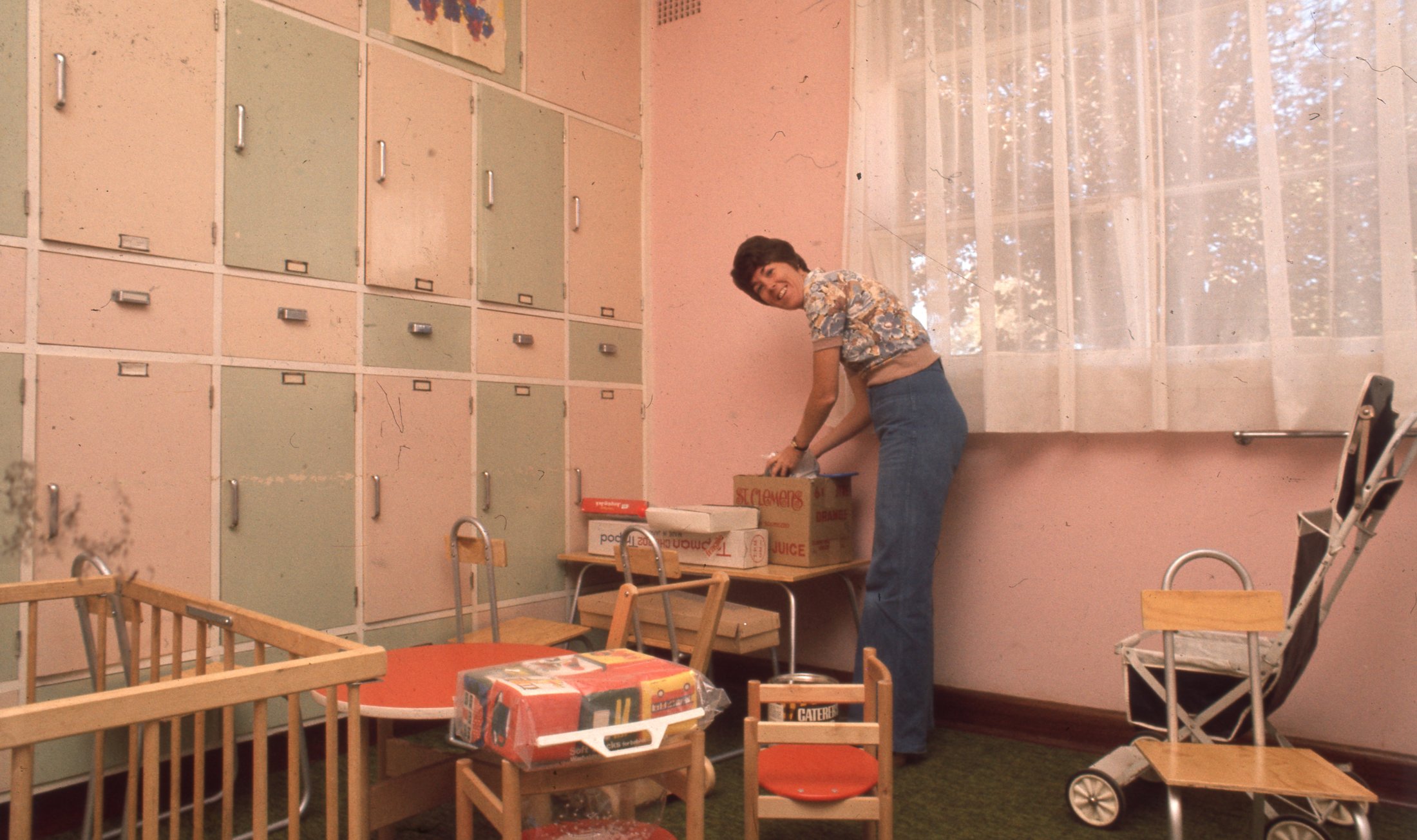 1970-80 - KC - Woman Cleaning (poss. Reno) (2)