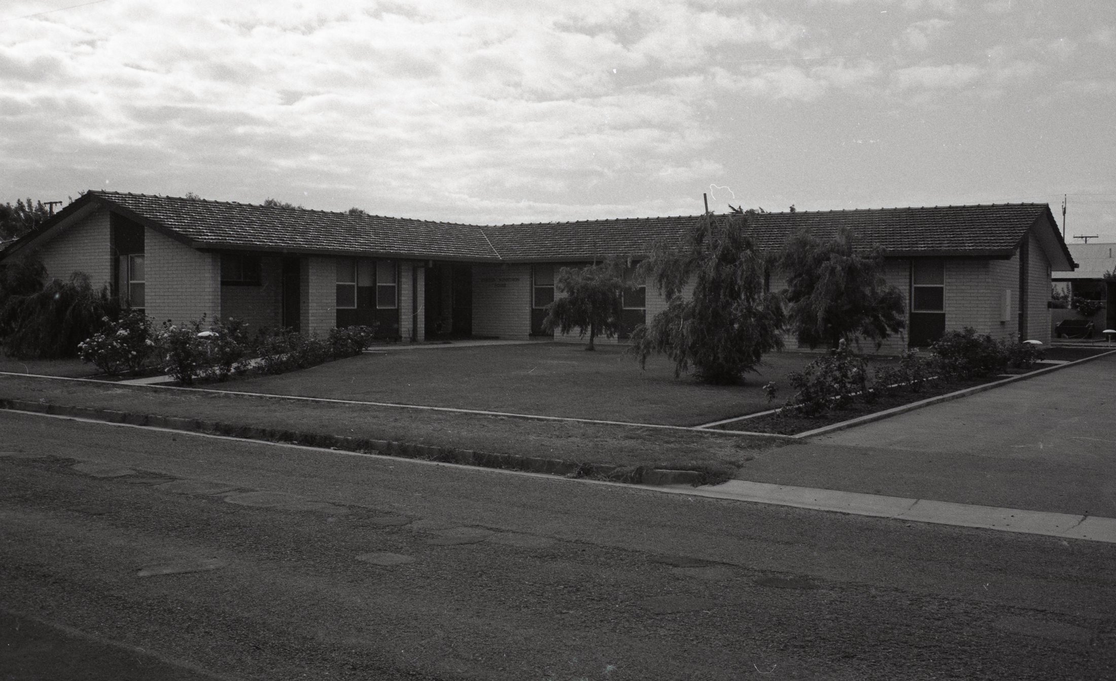 1975 - KC - Bonython House (2)