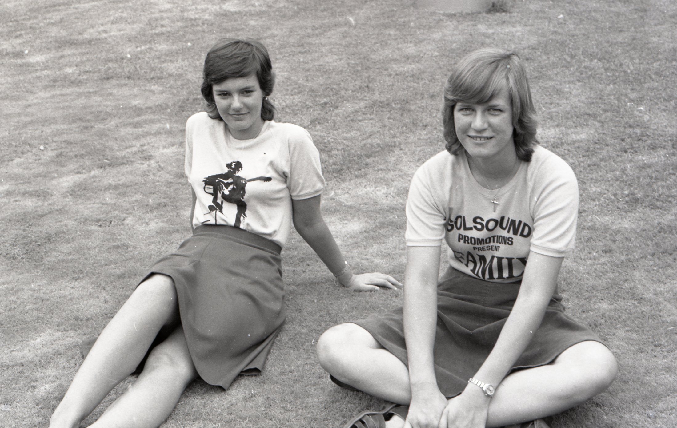 1975 - KC Fair - Girls On Lawn
