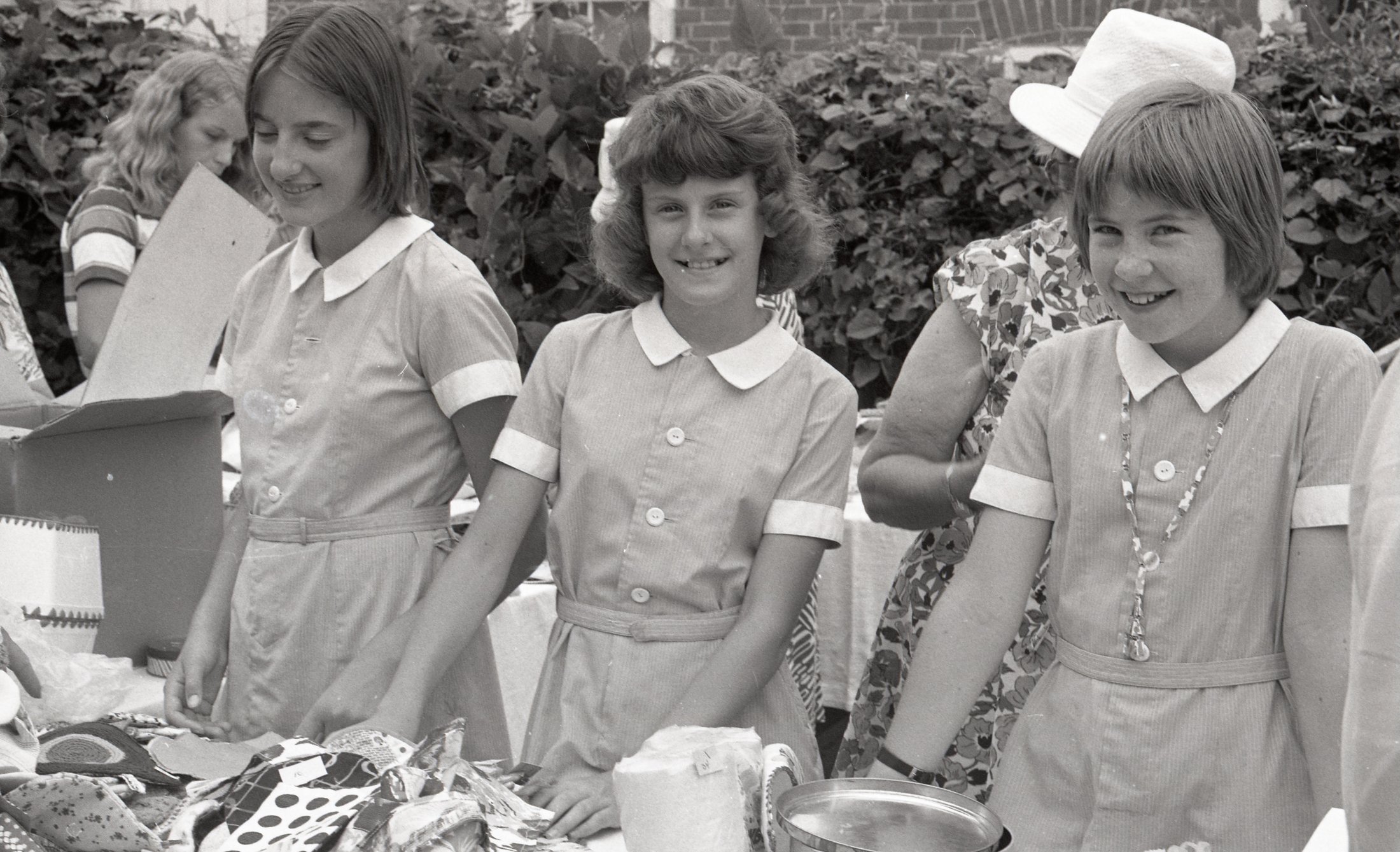 1975 - KC Fair - Girls Selling