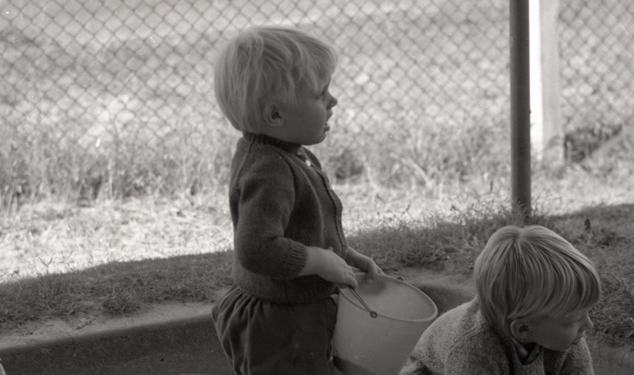1975 - Children In Backyard (4)