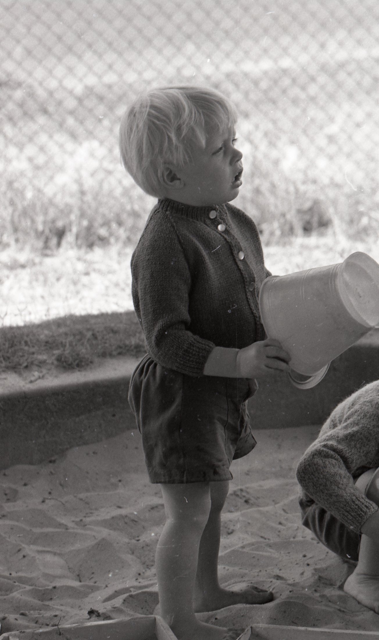 1975 - Children In Backyard (5)