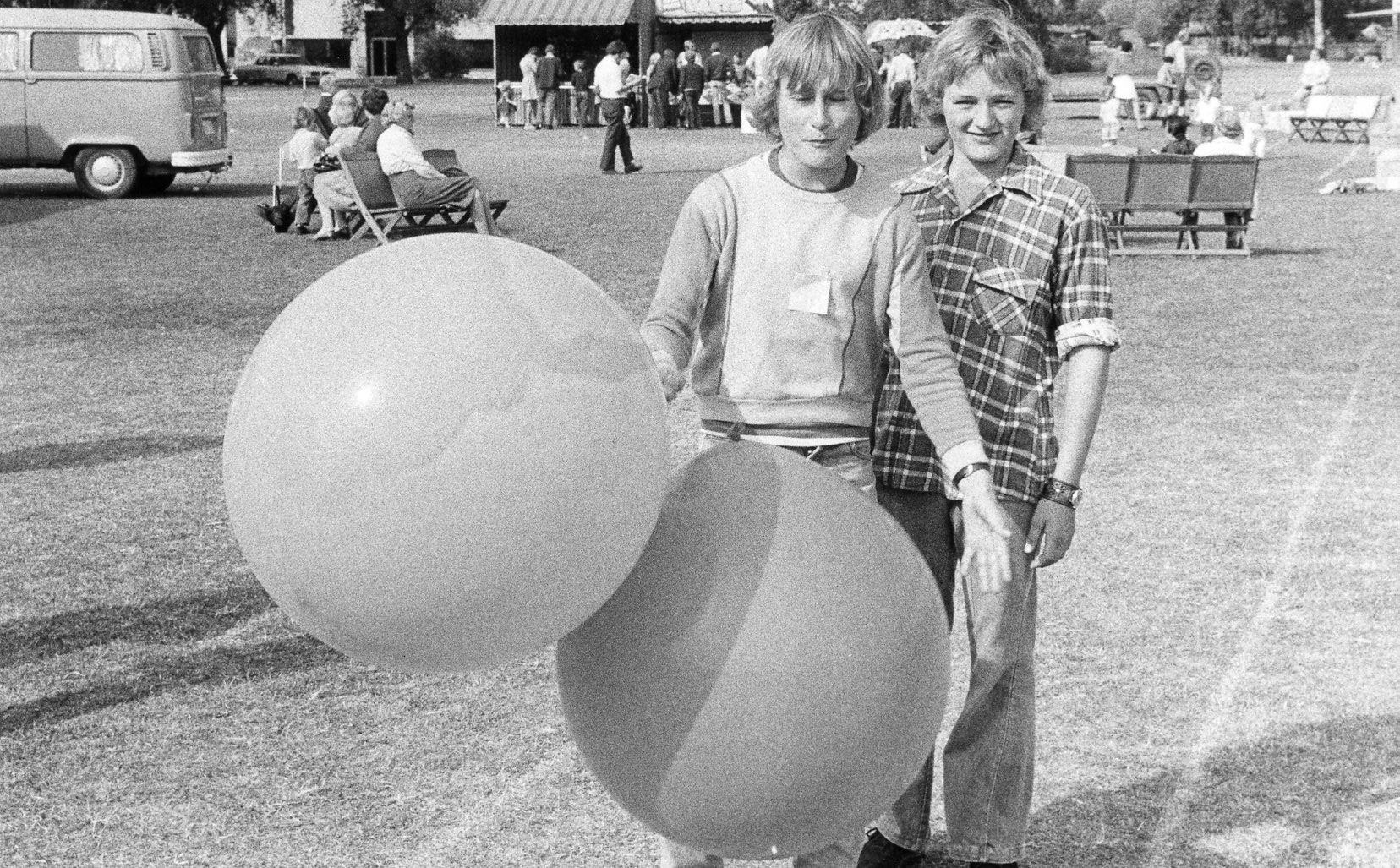 1977 - KC - Lentara Fair - Rob Martin, Richard Correll Selling Balloons