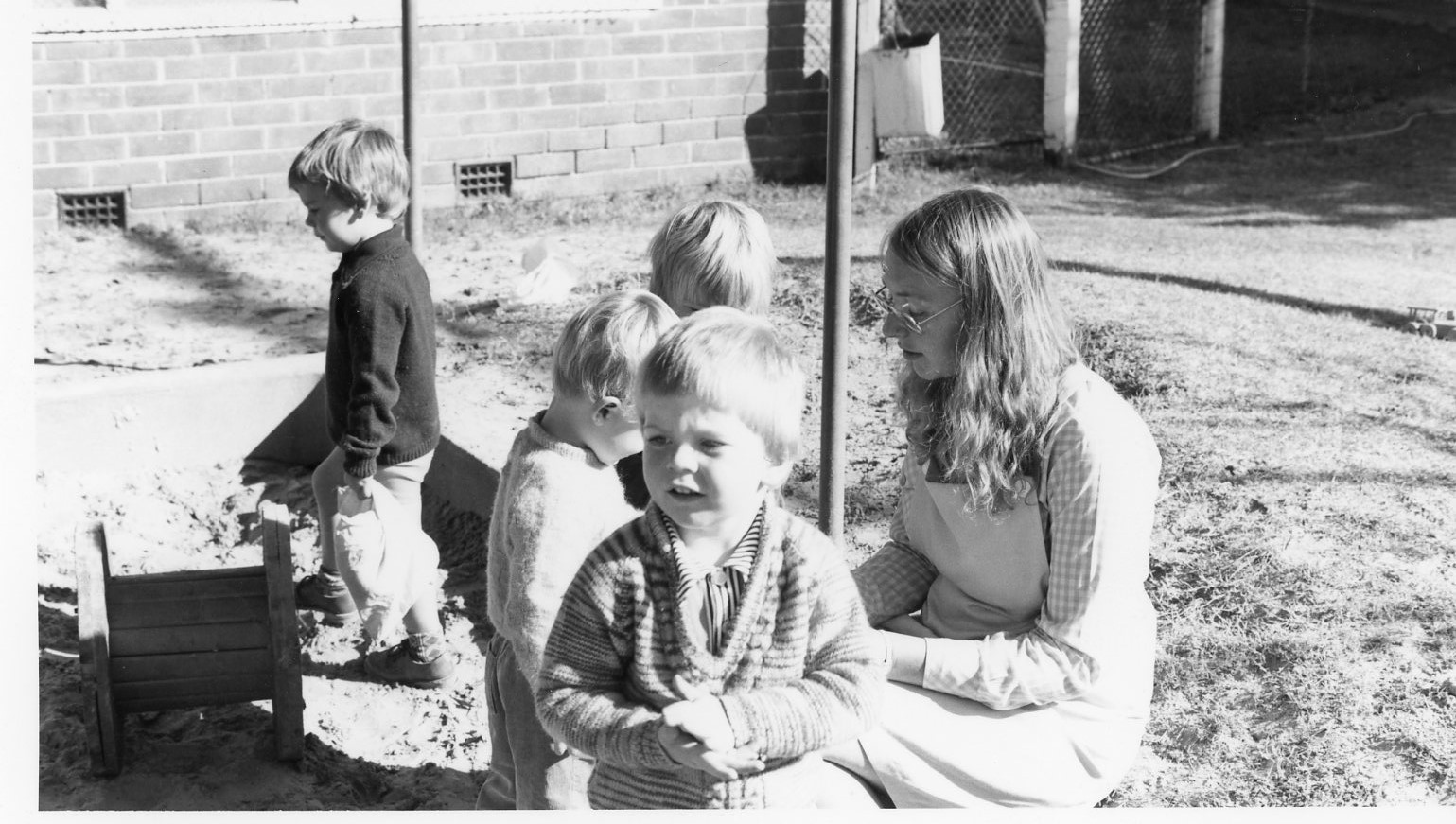 1979 - KC - Outside Group Children