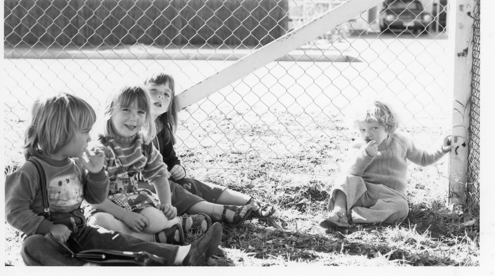 1979 - KC - Outside Group Children (2)